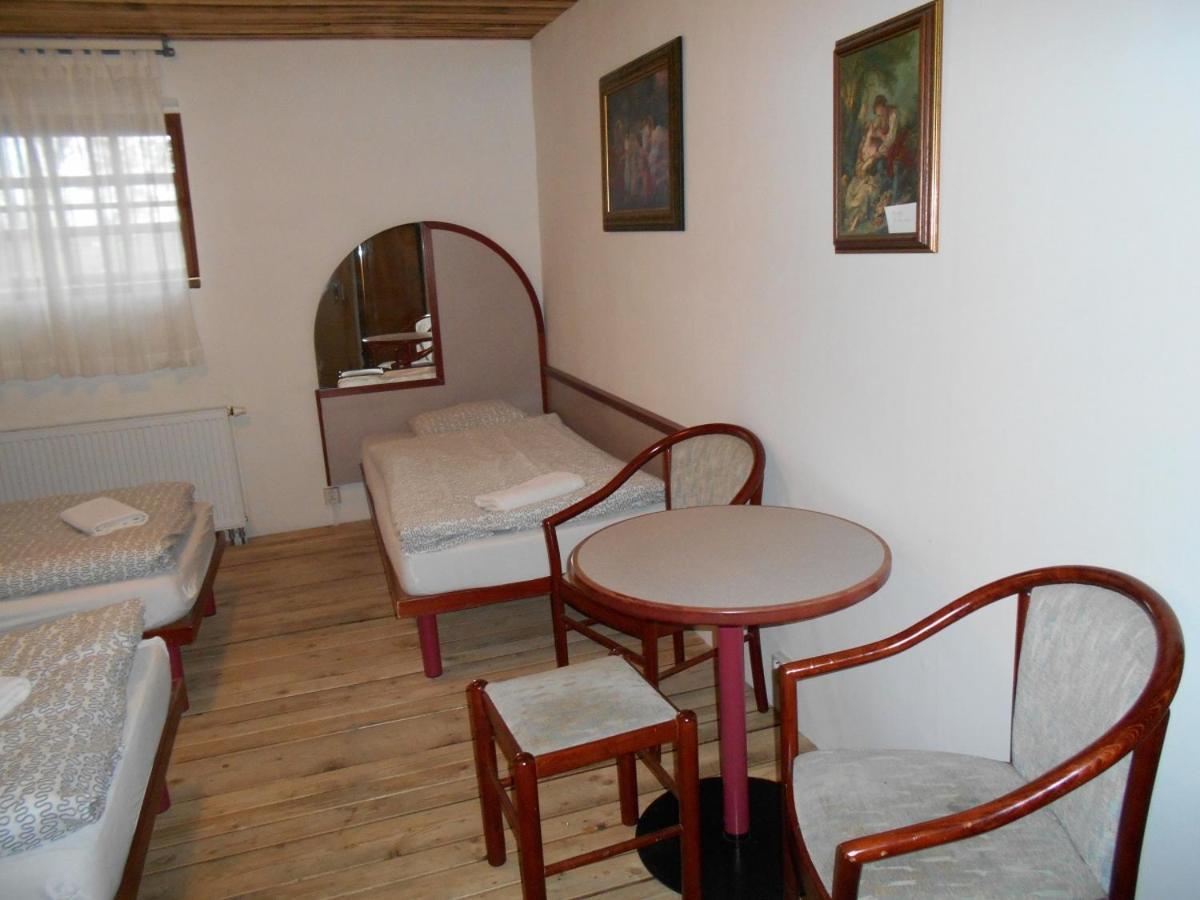 Hotel Dřevák U Élišky Cisovice Exteriér fotografie