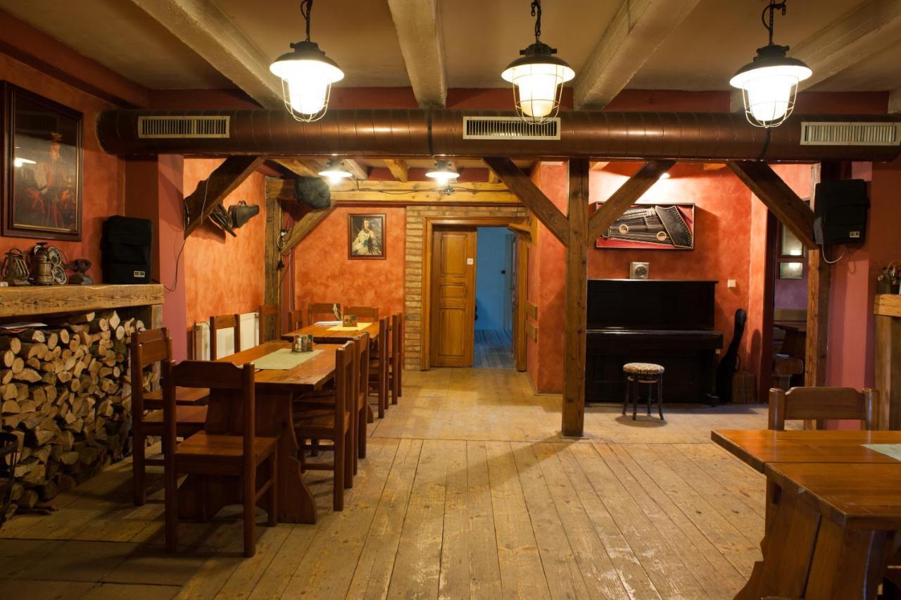 Hotel Dřevák U Élišky Cisovice Exteriér fotografie